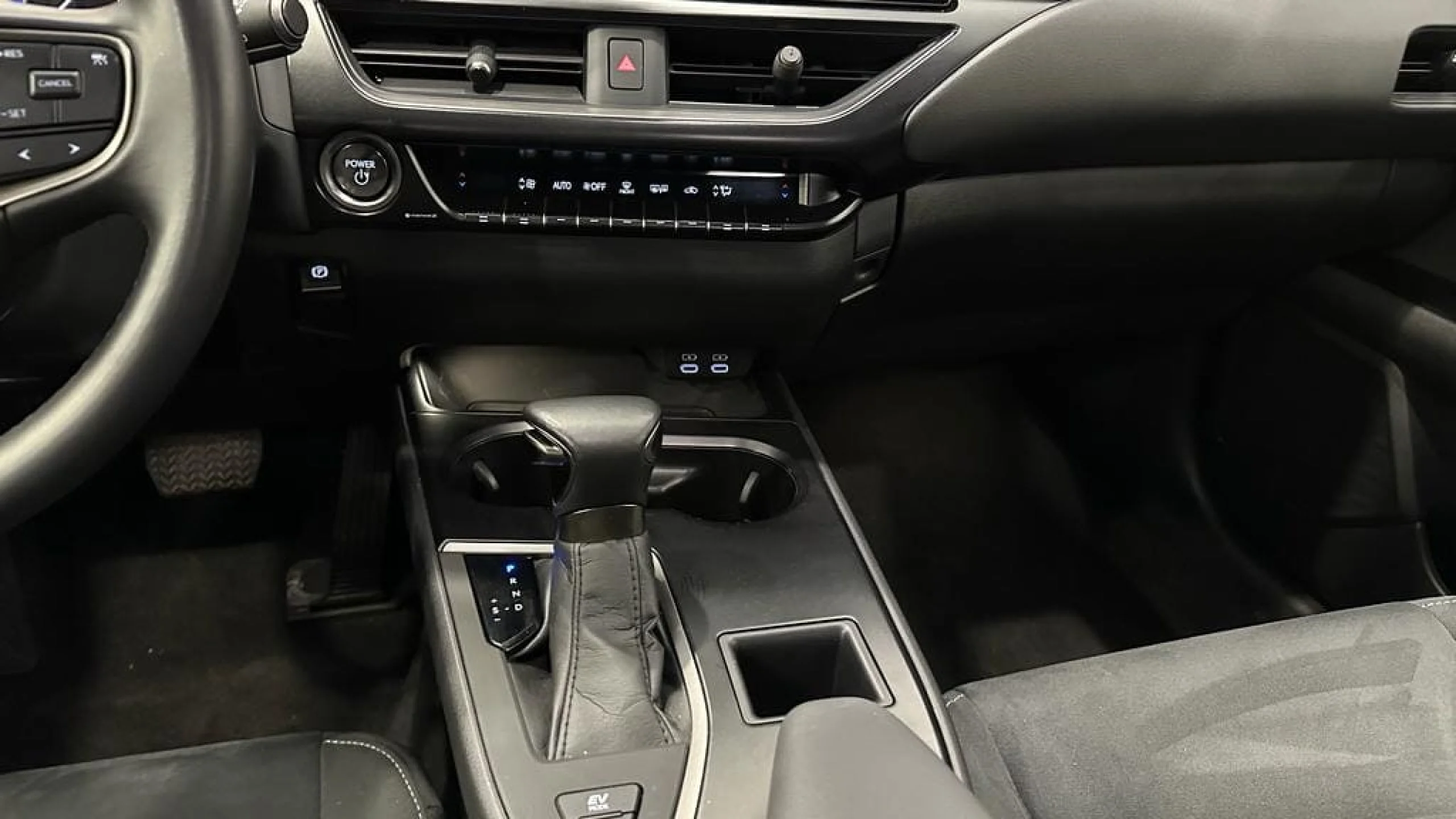 Lexus UX 250h 2WD PREMIUM - Foto 13