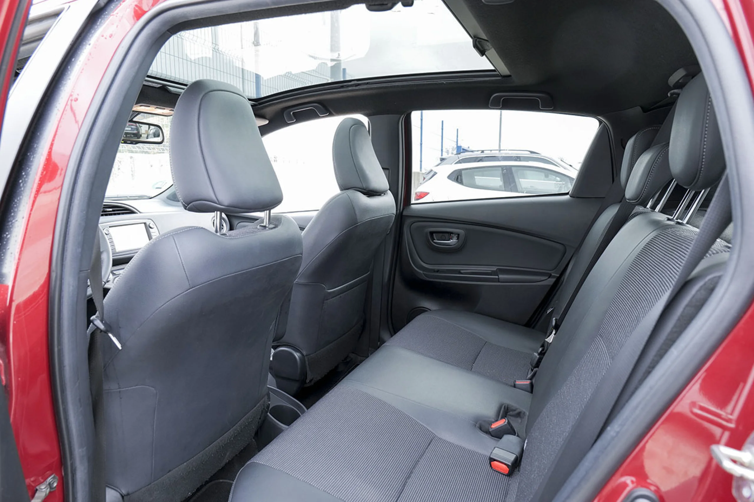 Toyota Yaris 1.5 100H Feel - Foto 12