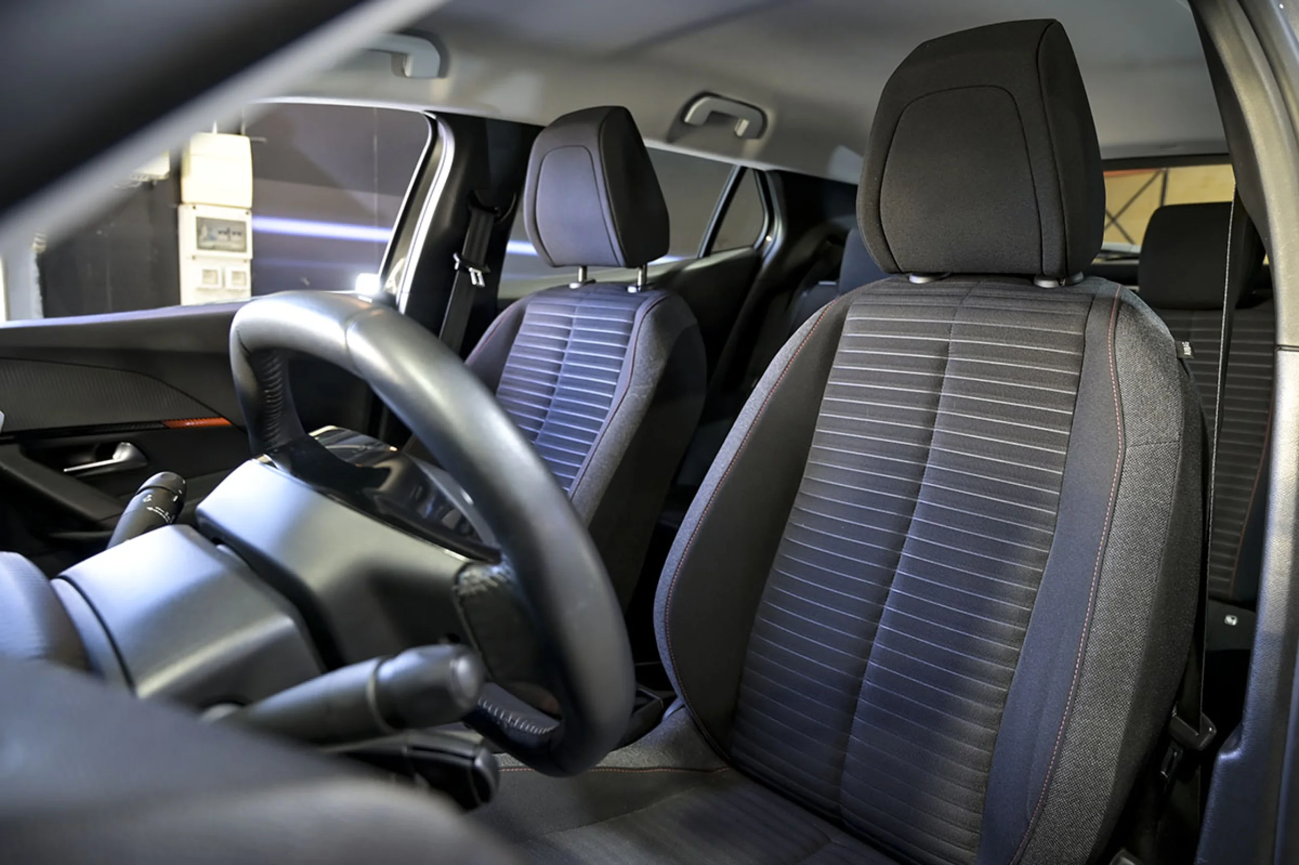 Peugeot 2008 Active BlueHDI 81kW 110CV - Foto 9