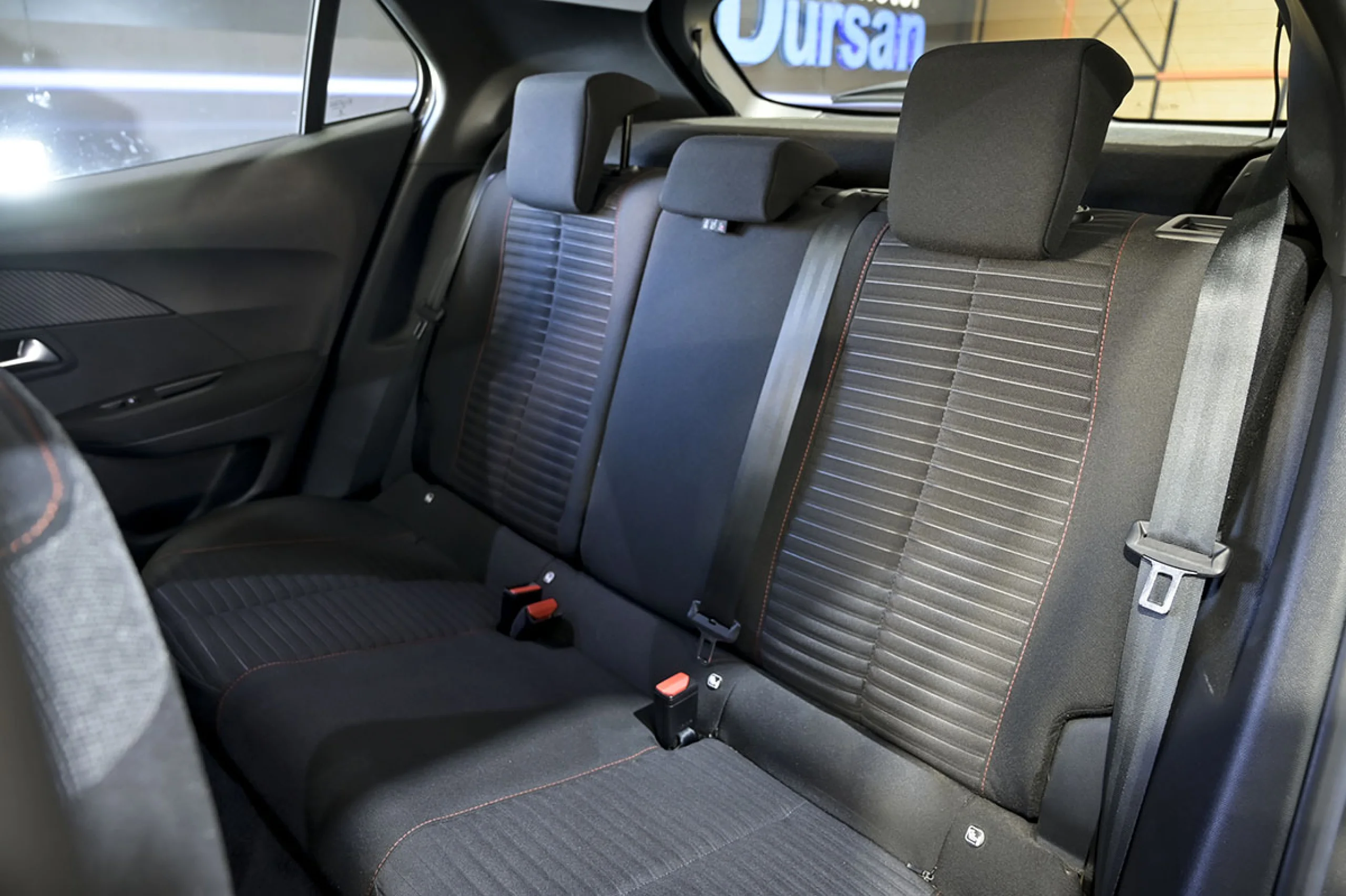 Peugeot 2008 Active BlueHDI 81kW 110CV - Foto 16