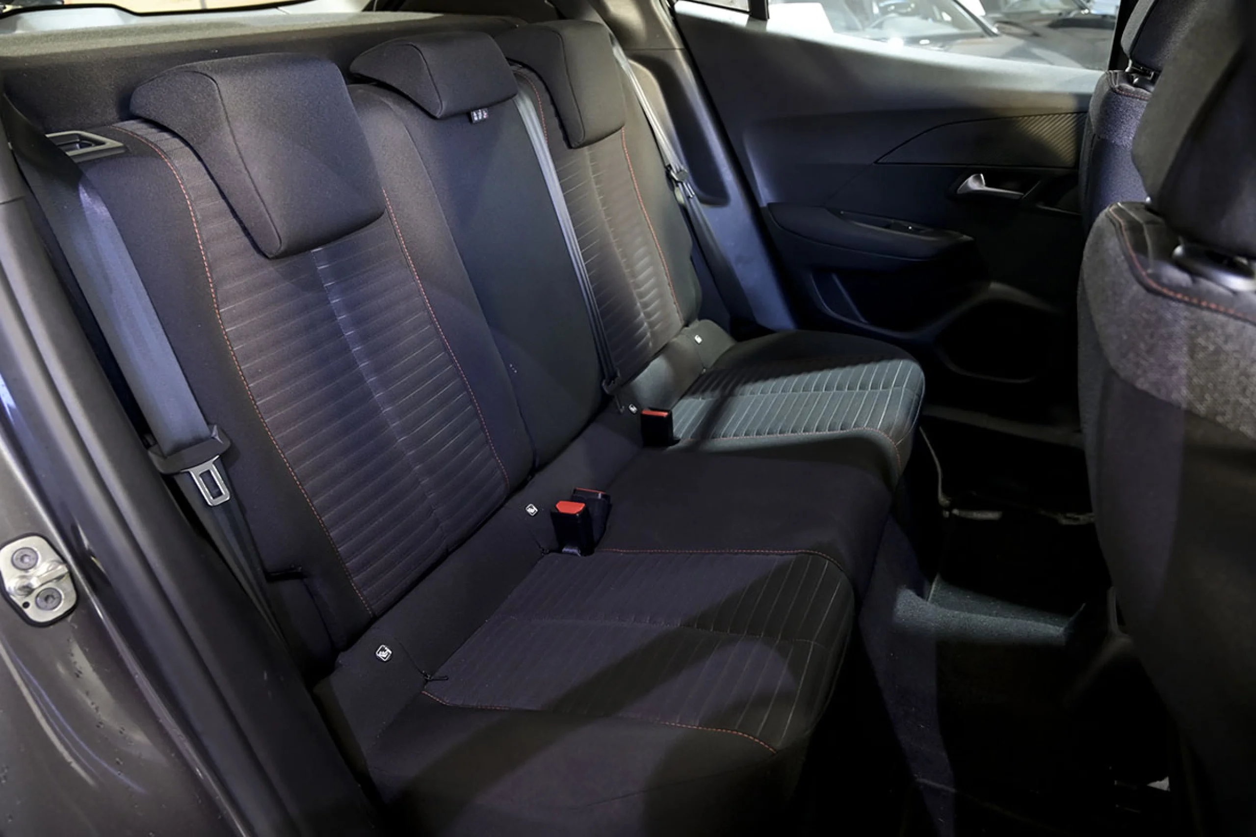 Peugeot 2008 Active BlueHDI 81kW 110CV - Foto 17