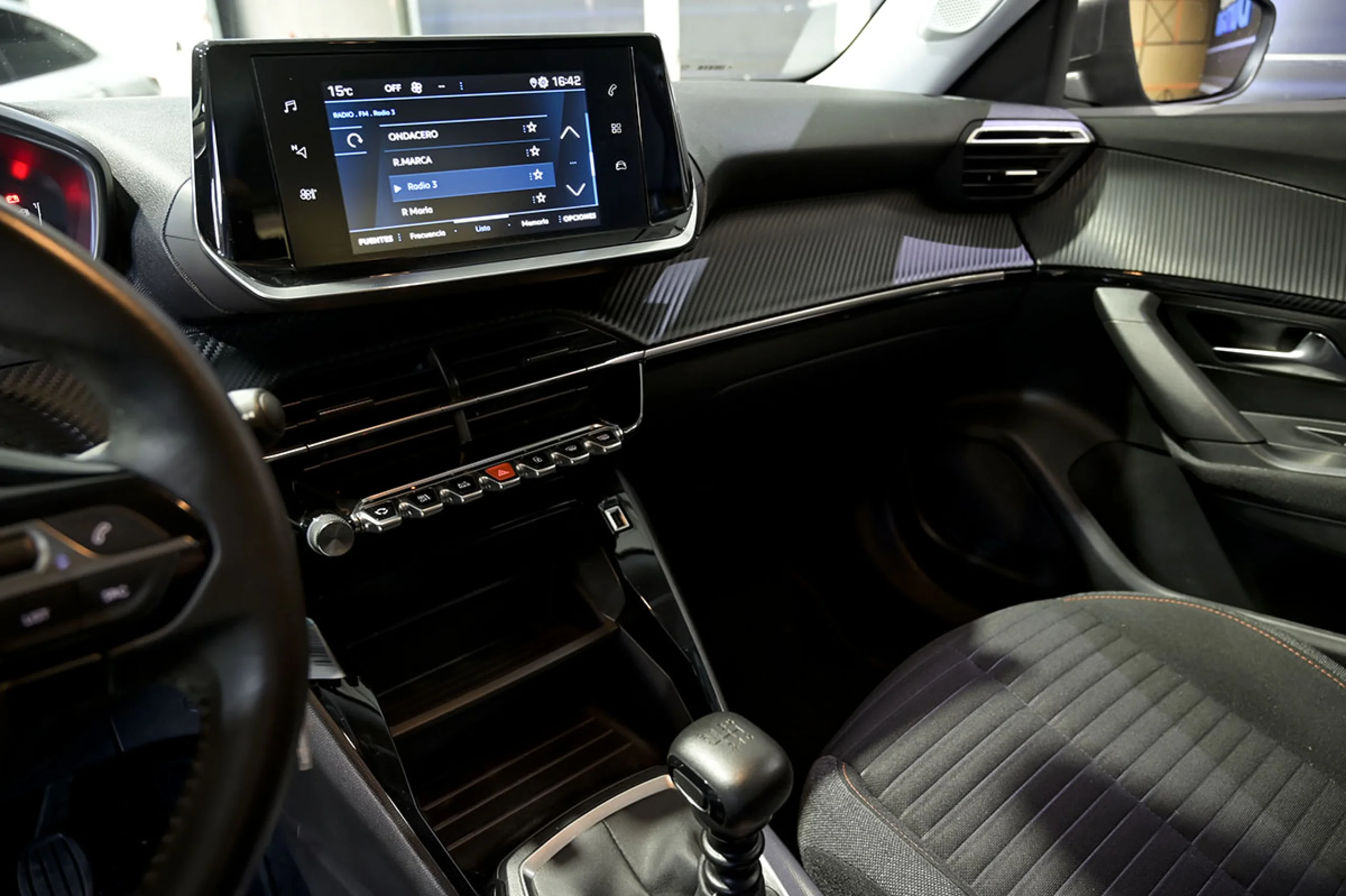 Peugeot 2008 Active BlueHDI 81kW 110CV - Foto 27