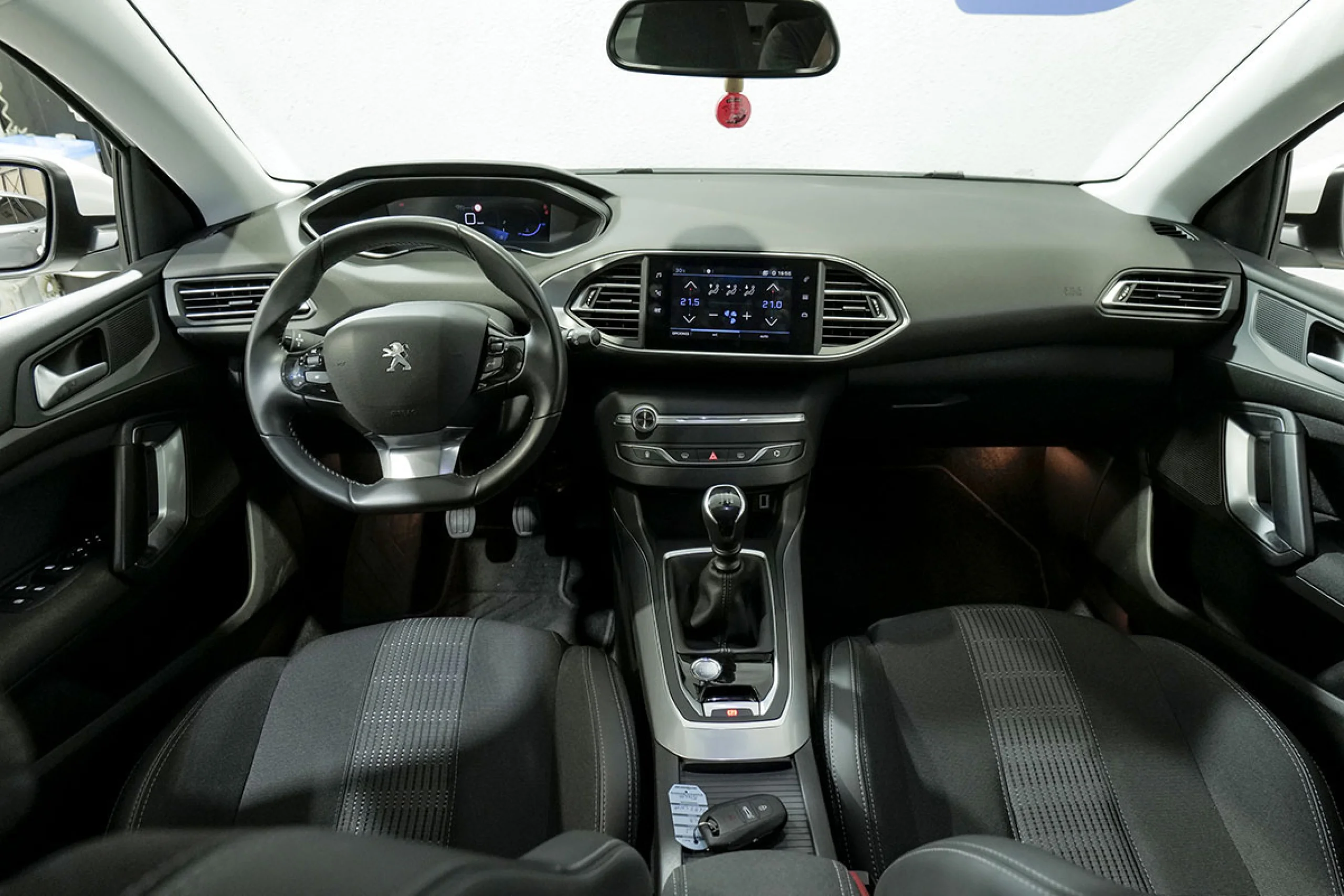 Peugeot 308 5p Allure Pack PureTech 110 SS - Foto 8