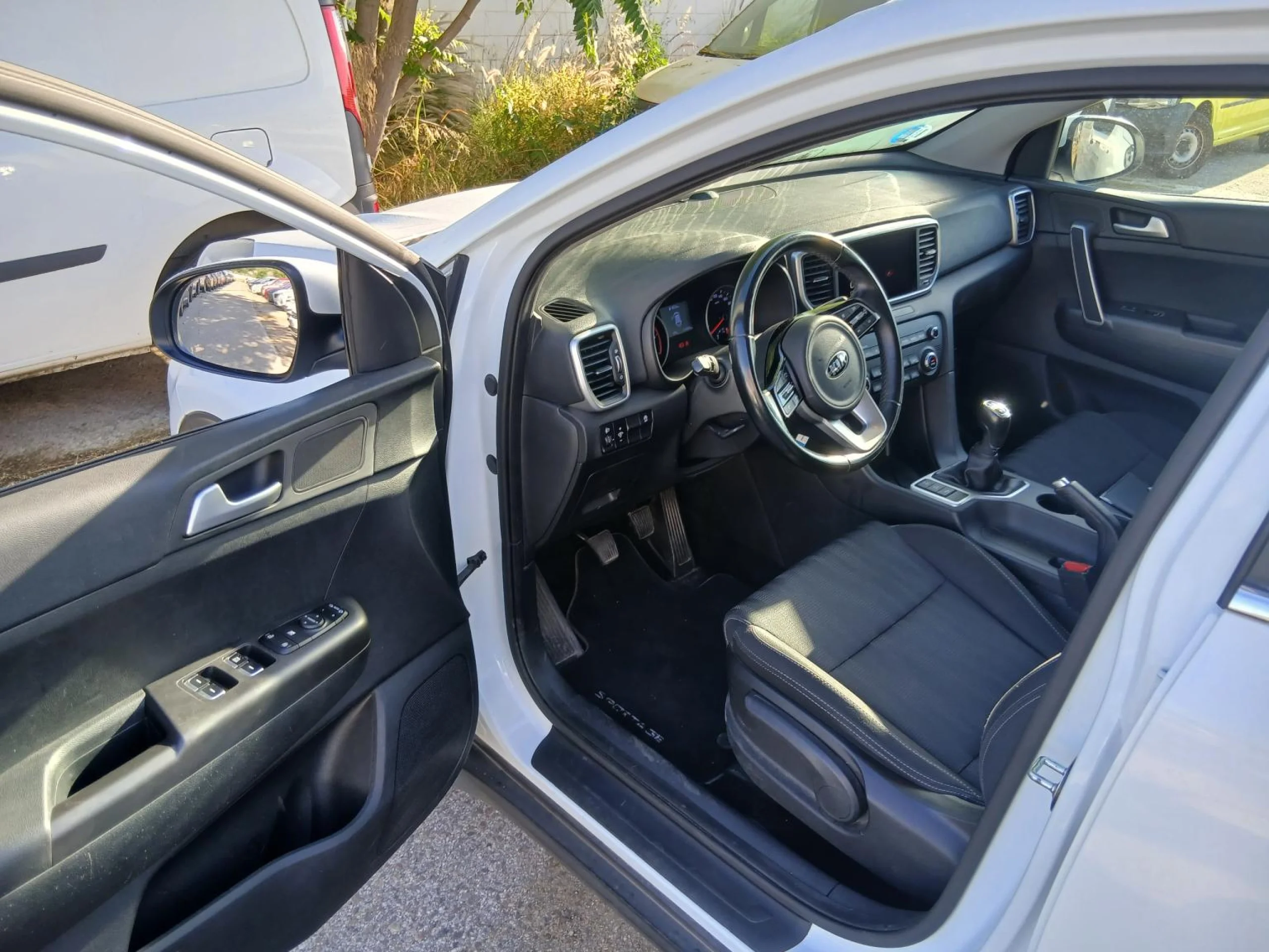Kia Sportage 1.6 MHEV Business 100kW (136CV) 4x4 - Foto 5
