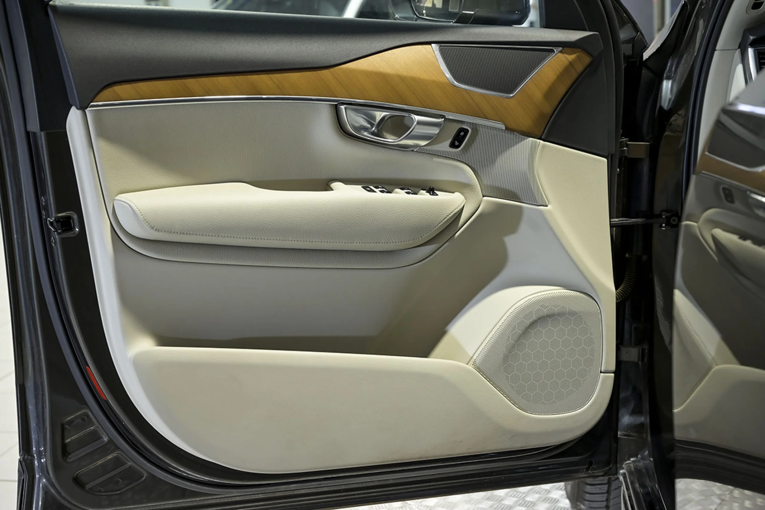 Volvo XC 90 XC90 2.0 B5 D AWD Momentum Pro Auto - Foto 25