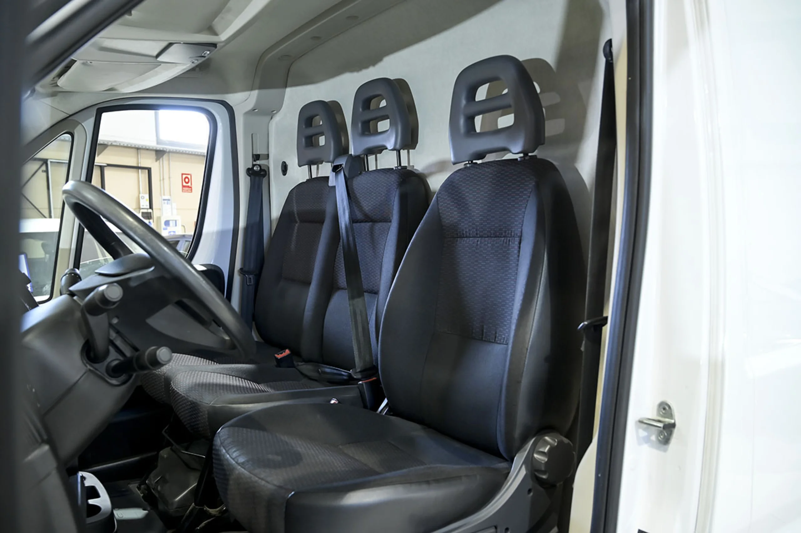 Citroen Jumper BlueHDi 103KW 140CV Furgon 35L3H2 - Foto 7