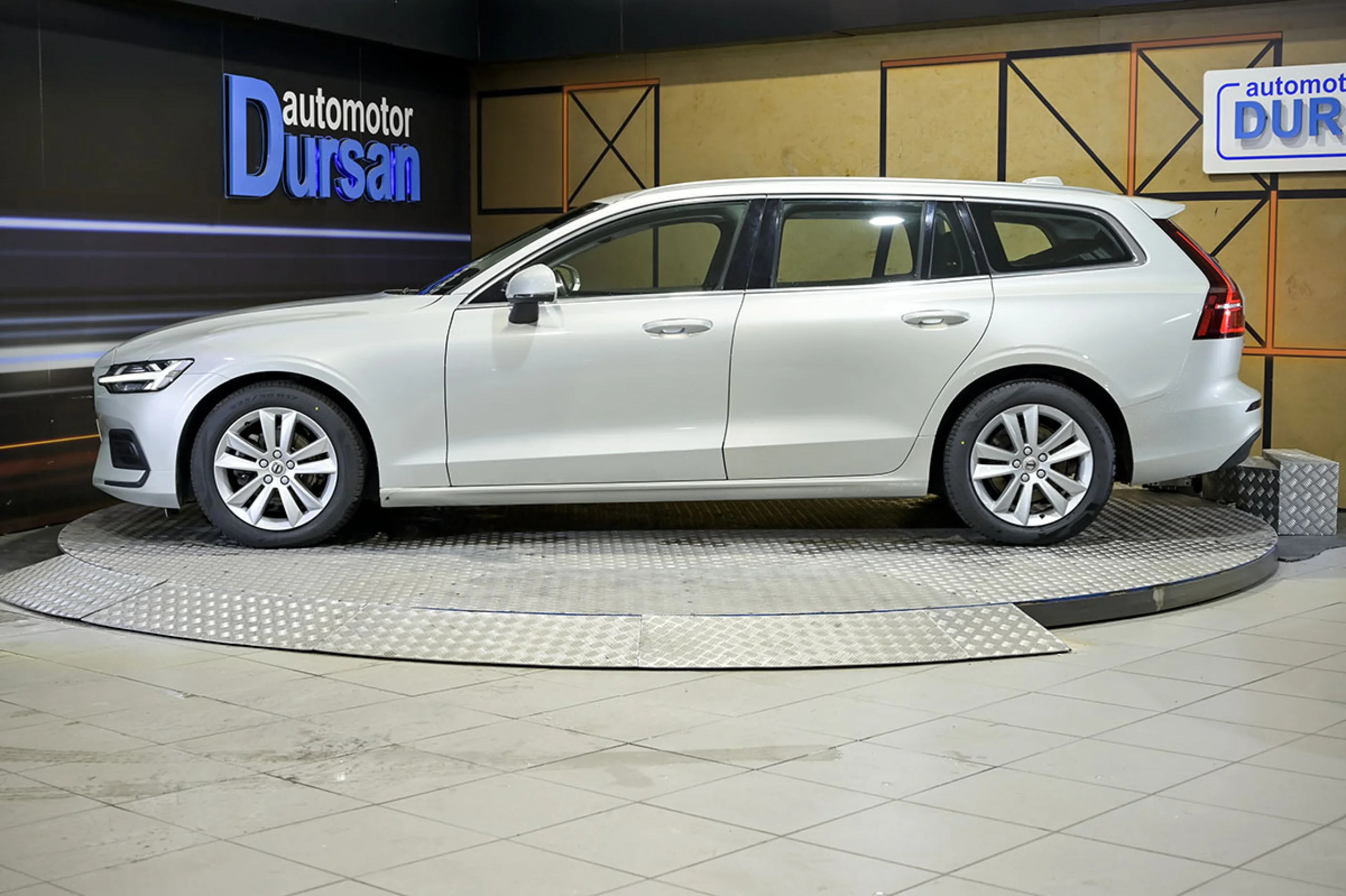Volvo V60 2.0 D3 Business Plus Auto - Foto 17
