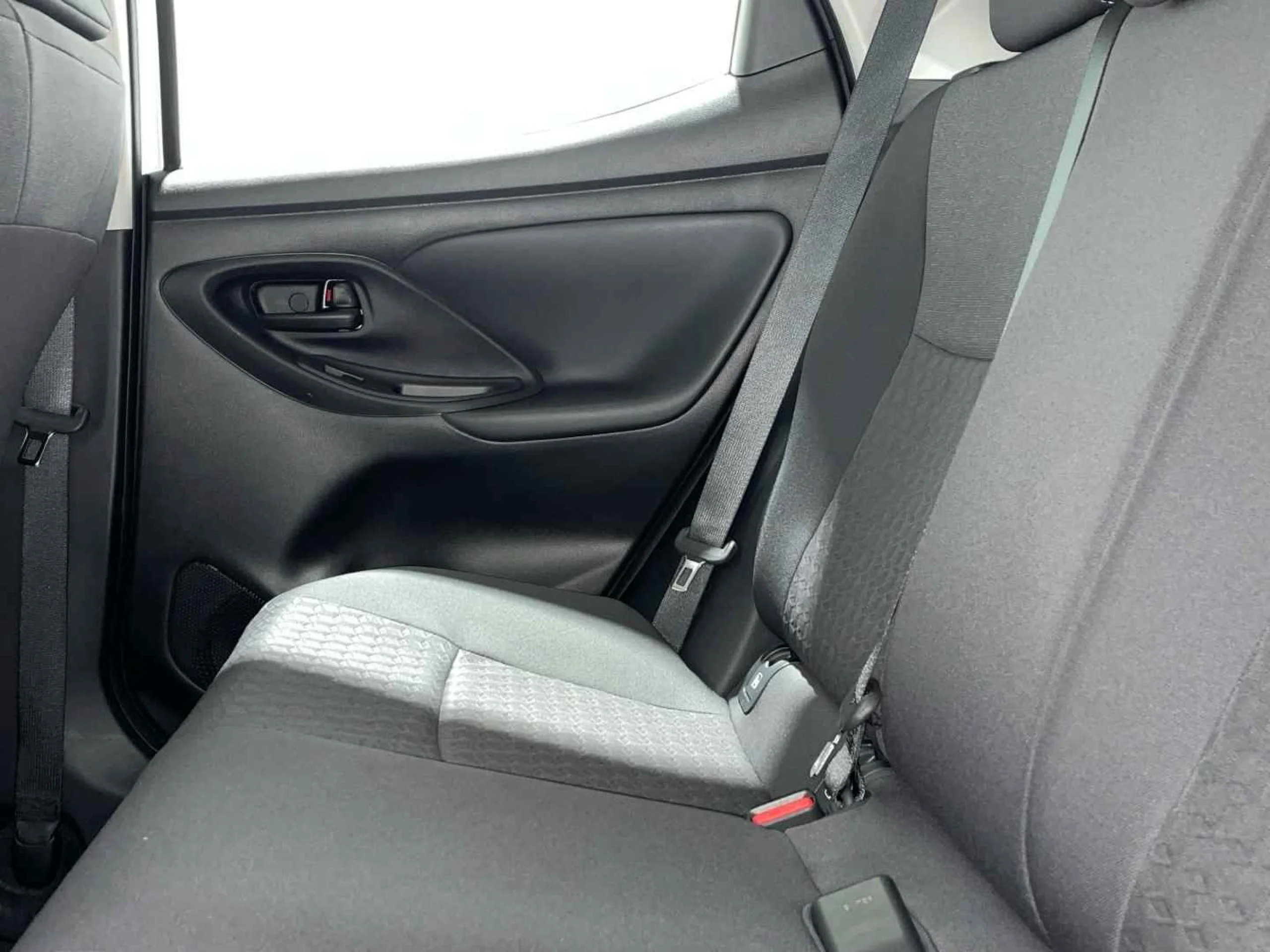 Toyota Yaris 120H Active Tech - Foto 8