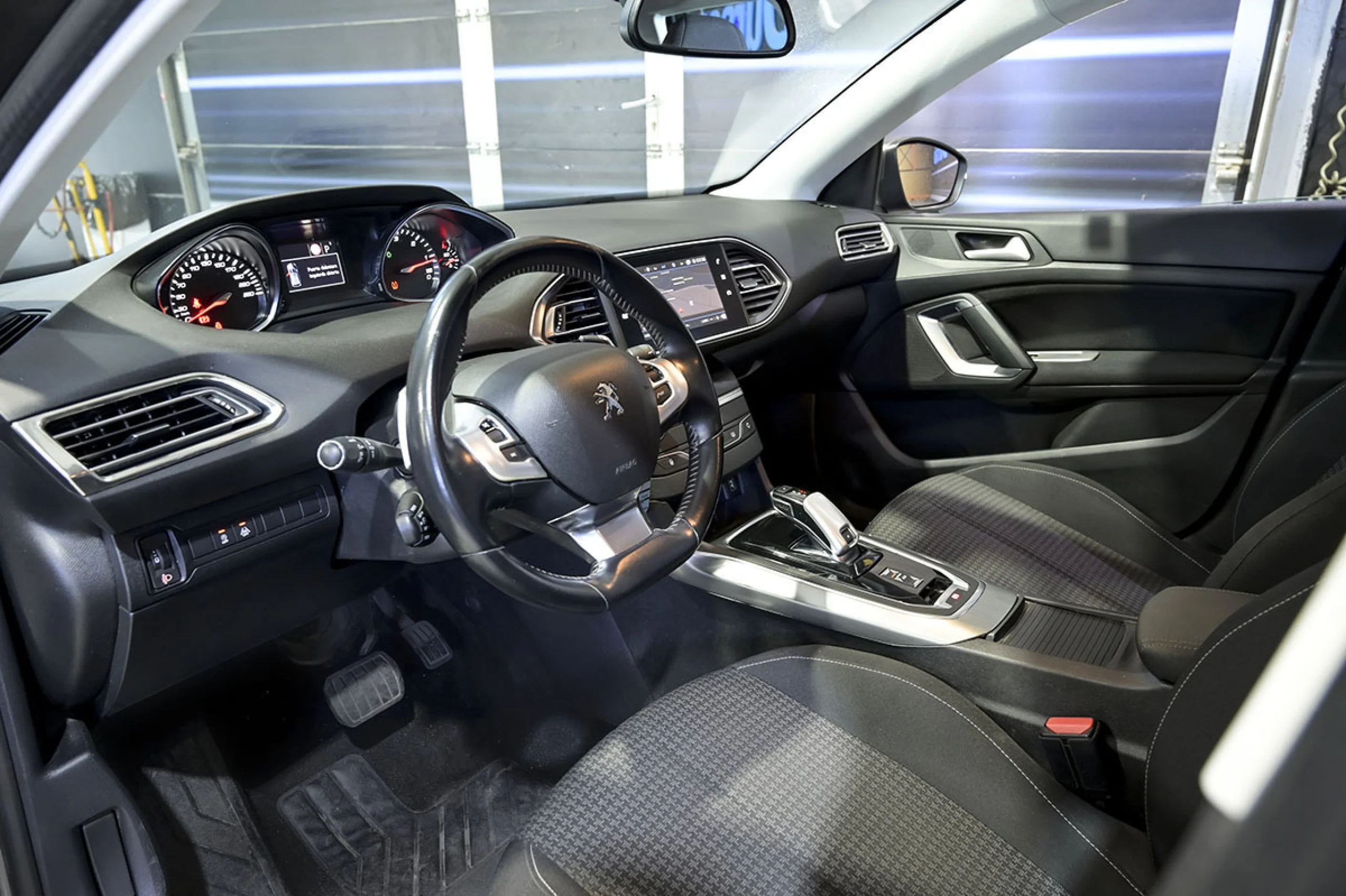 Peugeot 308 SW Allure 1.5 BlueHDi 96KW 130CV EAT8 - Foto 6