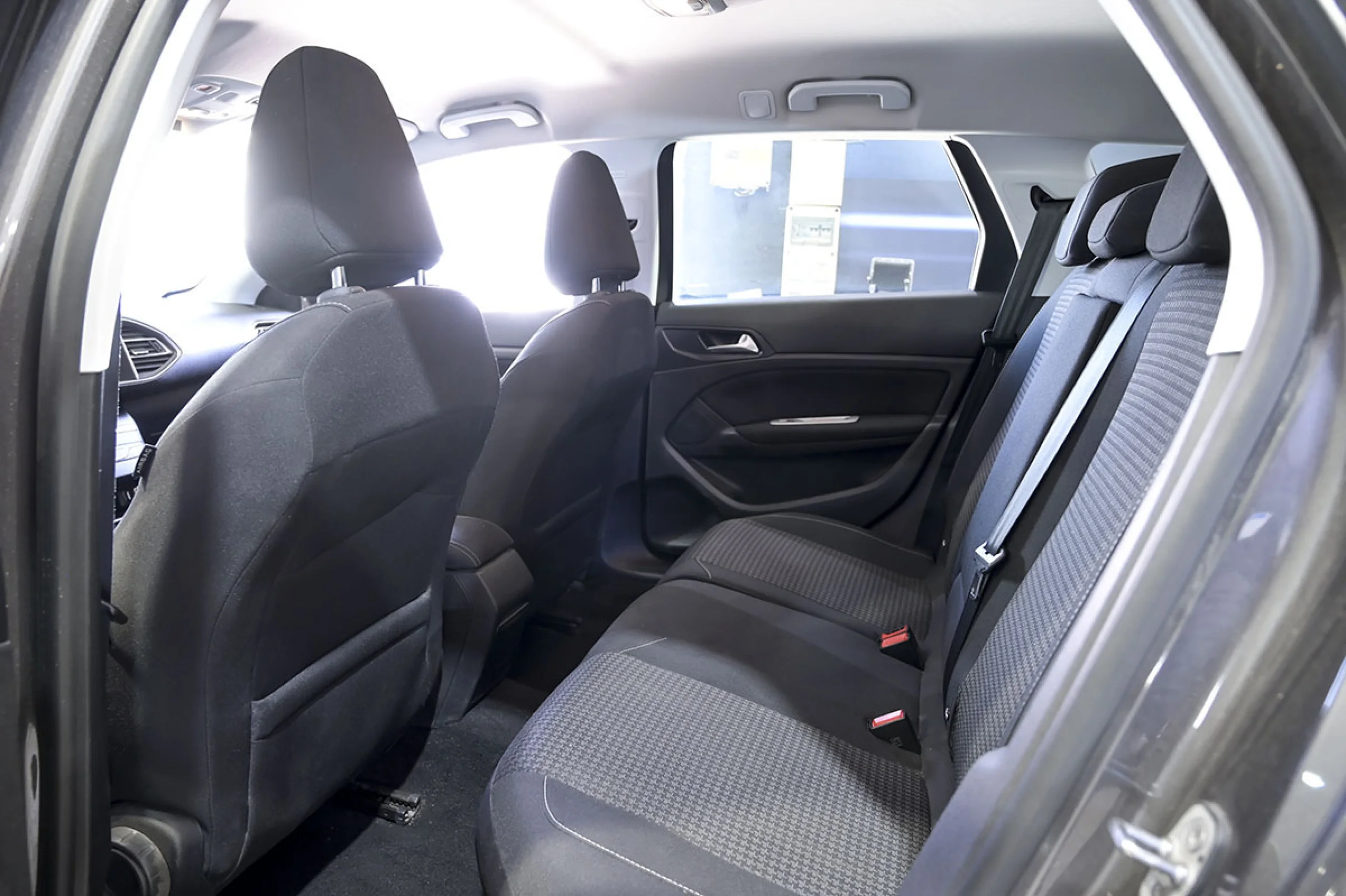 Peugeot 308 SW Allure 1.5 BlueHDi 96KW 130CV EAT8 - Foto 15