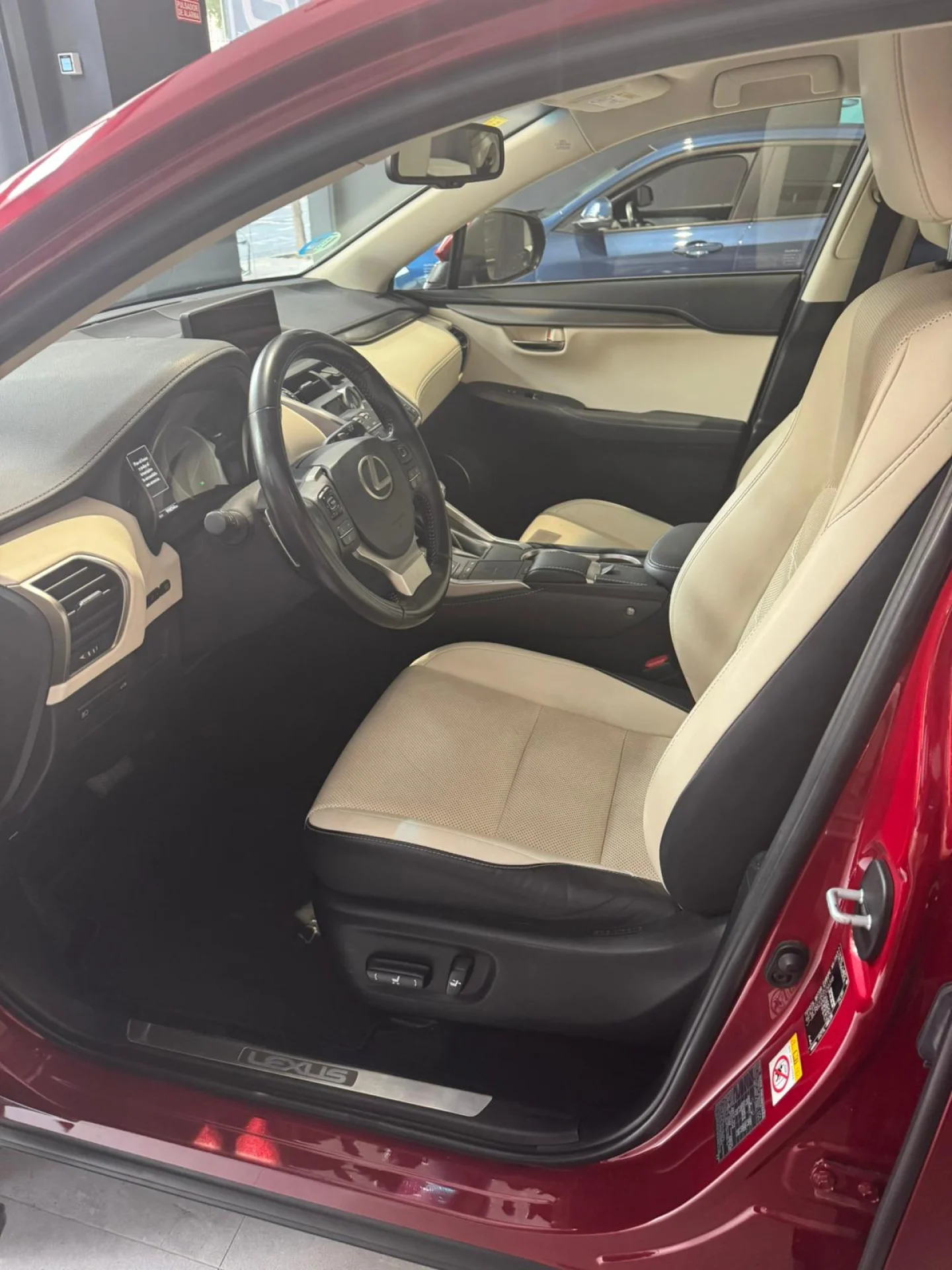 Lexus NX 300h NX 2.5 300h Executive 4WD - Foto 5