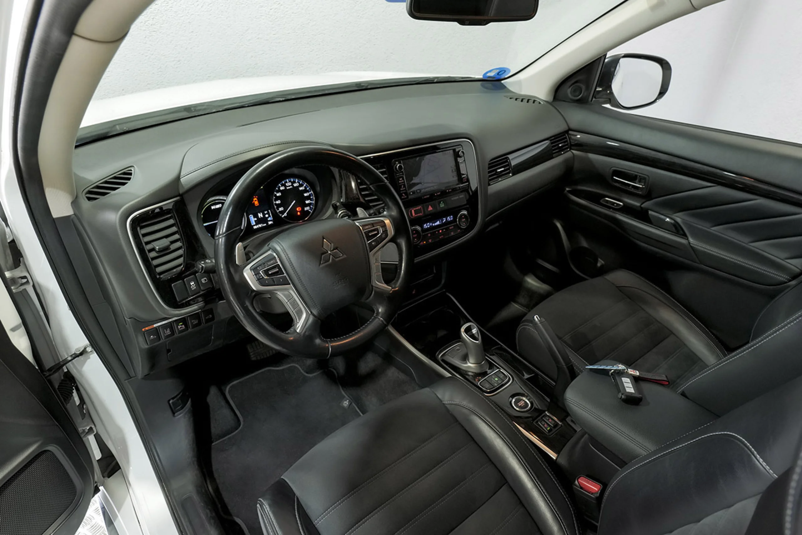 Mitsubishi Outlander 2.0 PHEV Kaiteki Auto 4WD - Foto 6