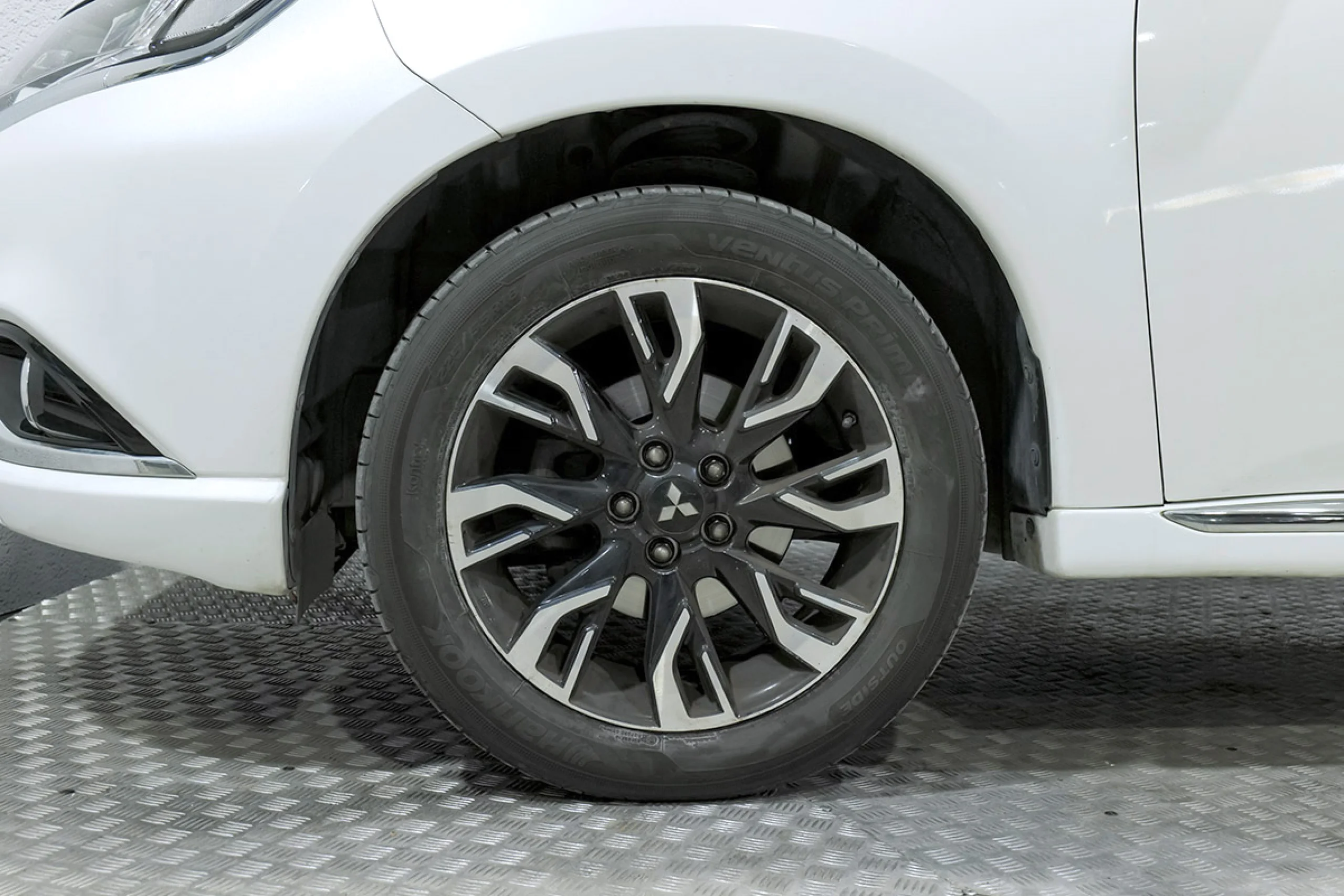 Mitsubishi Outlander 2.0 PHEV Kaiteki Auto 4WD - Foto 15