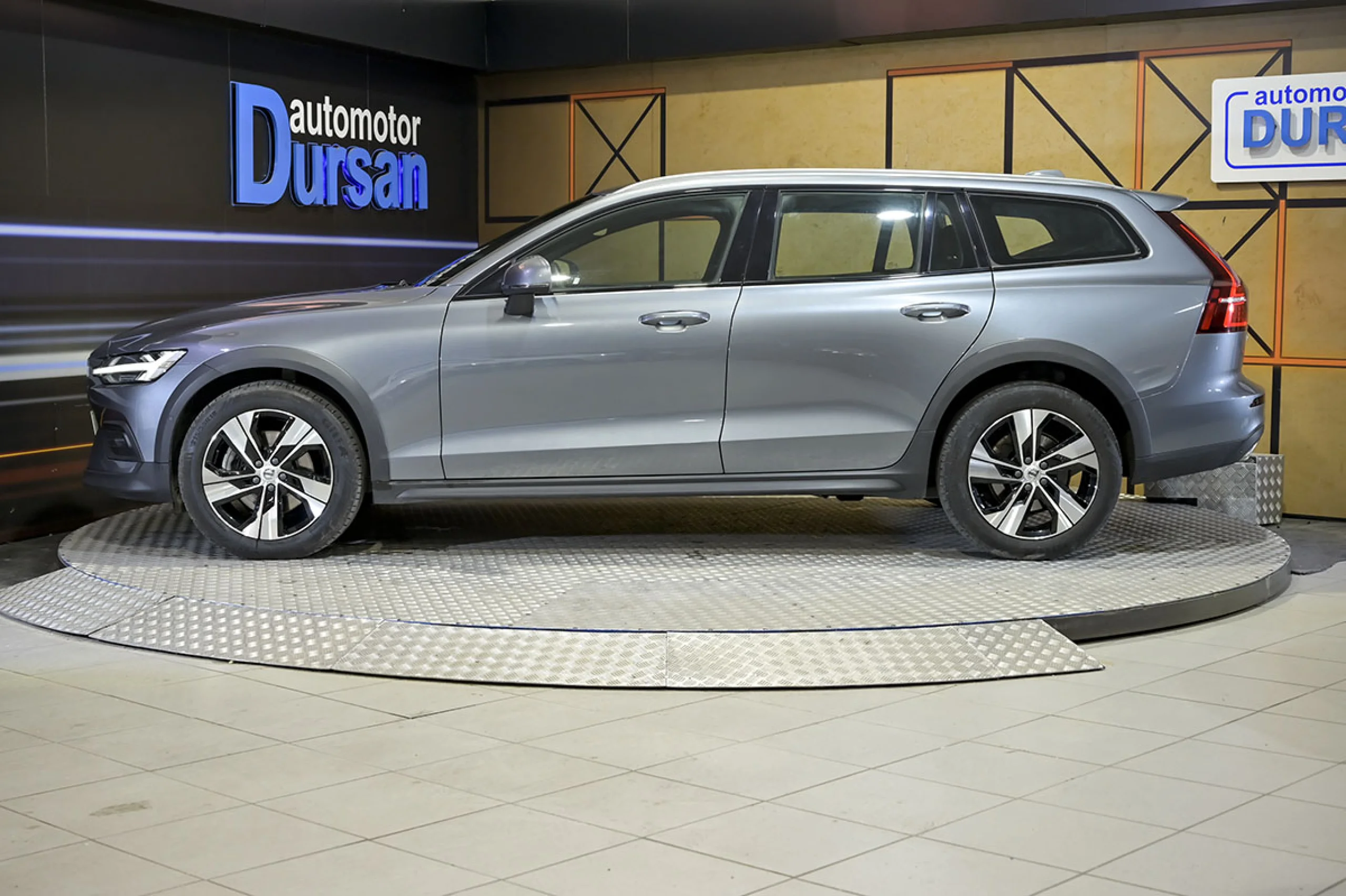 Volvo V60 Cross Country 2.0 B4 D AWD Cross Country Pro AUTO - Foto 18