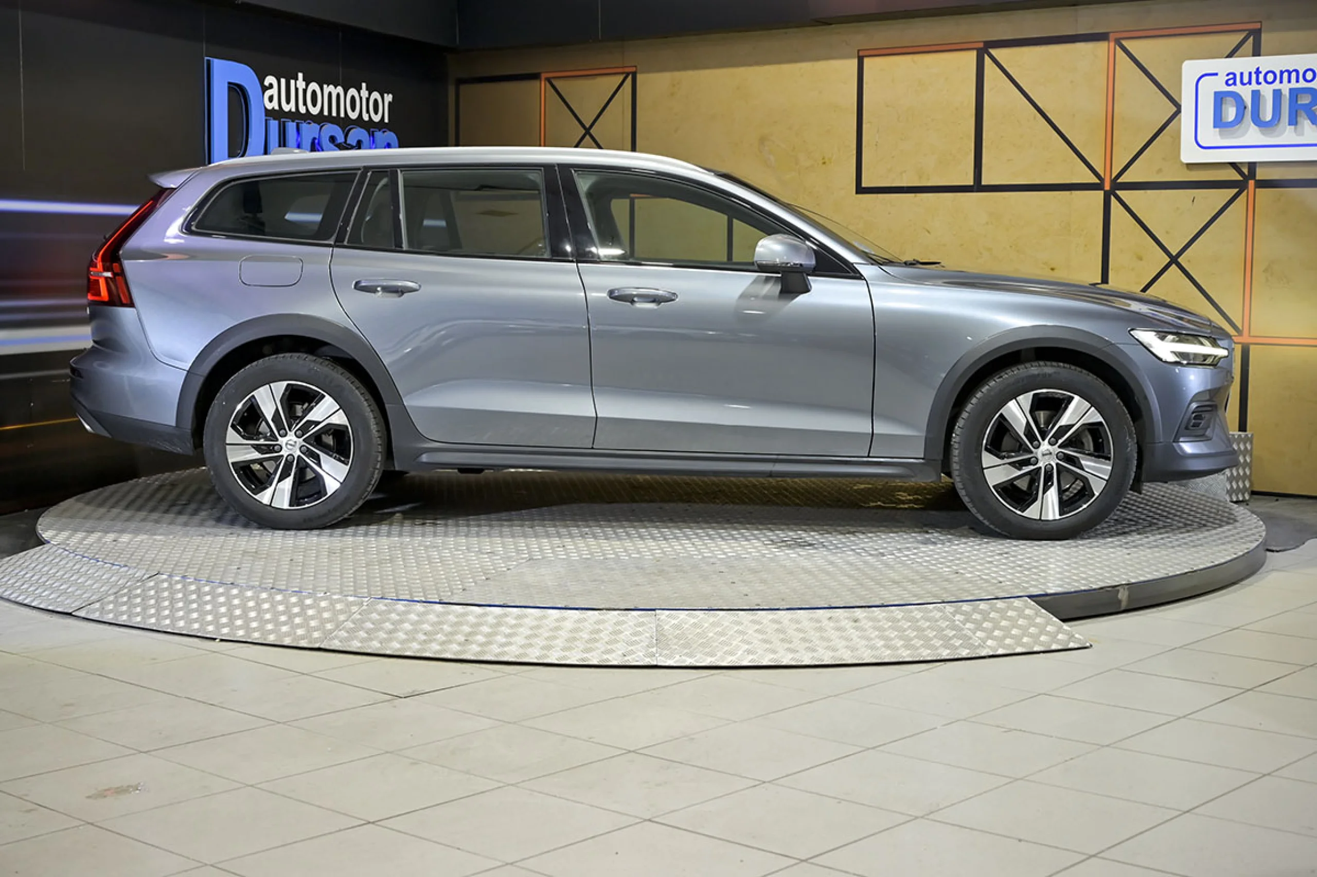 Volvo V60 Cross Country 2.0 B4 D AWD Cross Country Pro AUTO - Foto 19