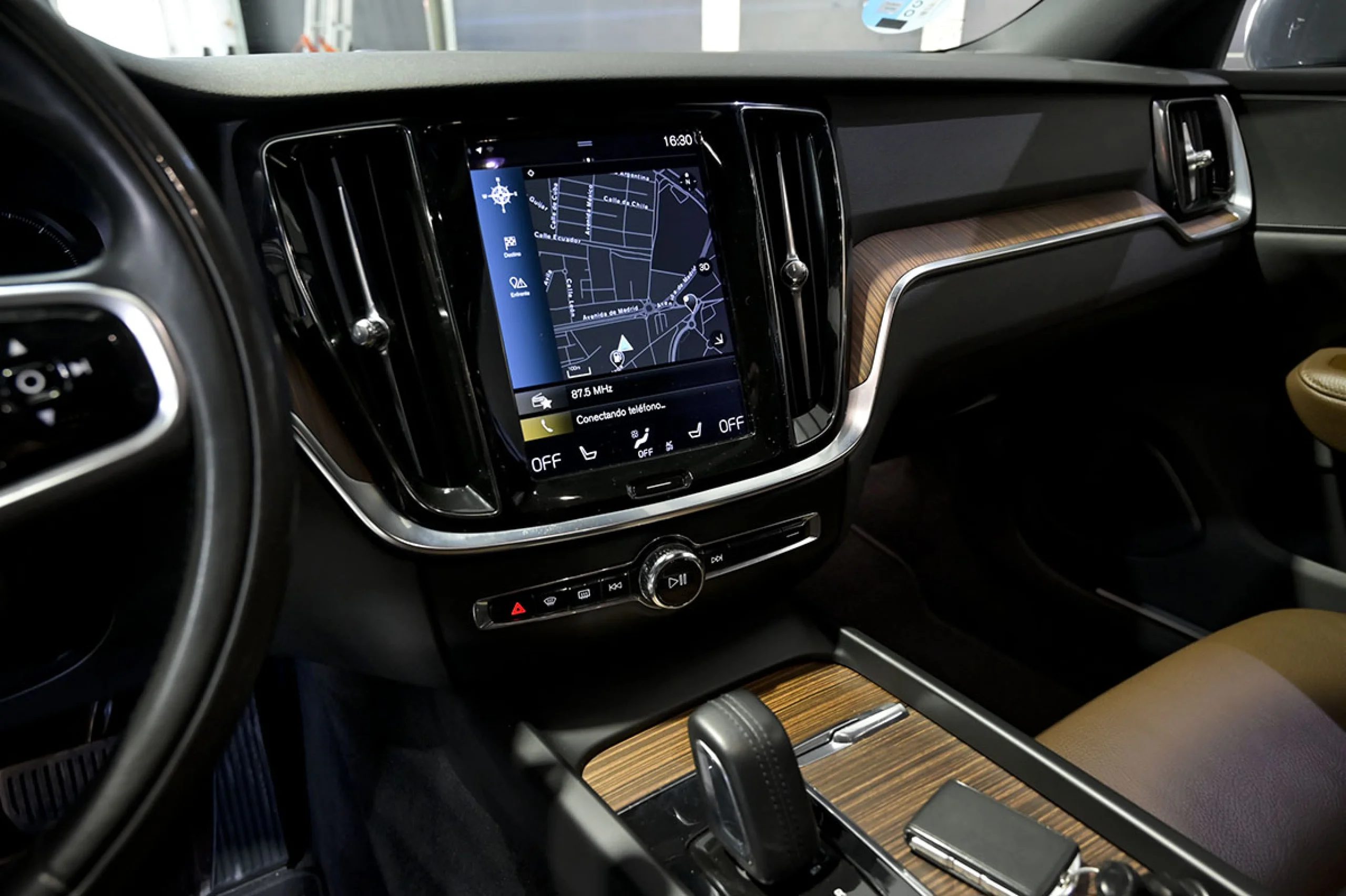 Volvo V60 Cross Country 2.0 B4 D AWD Cross Country Pro AUTO - Foto 27