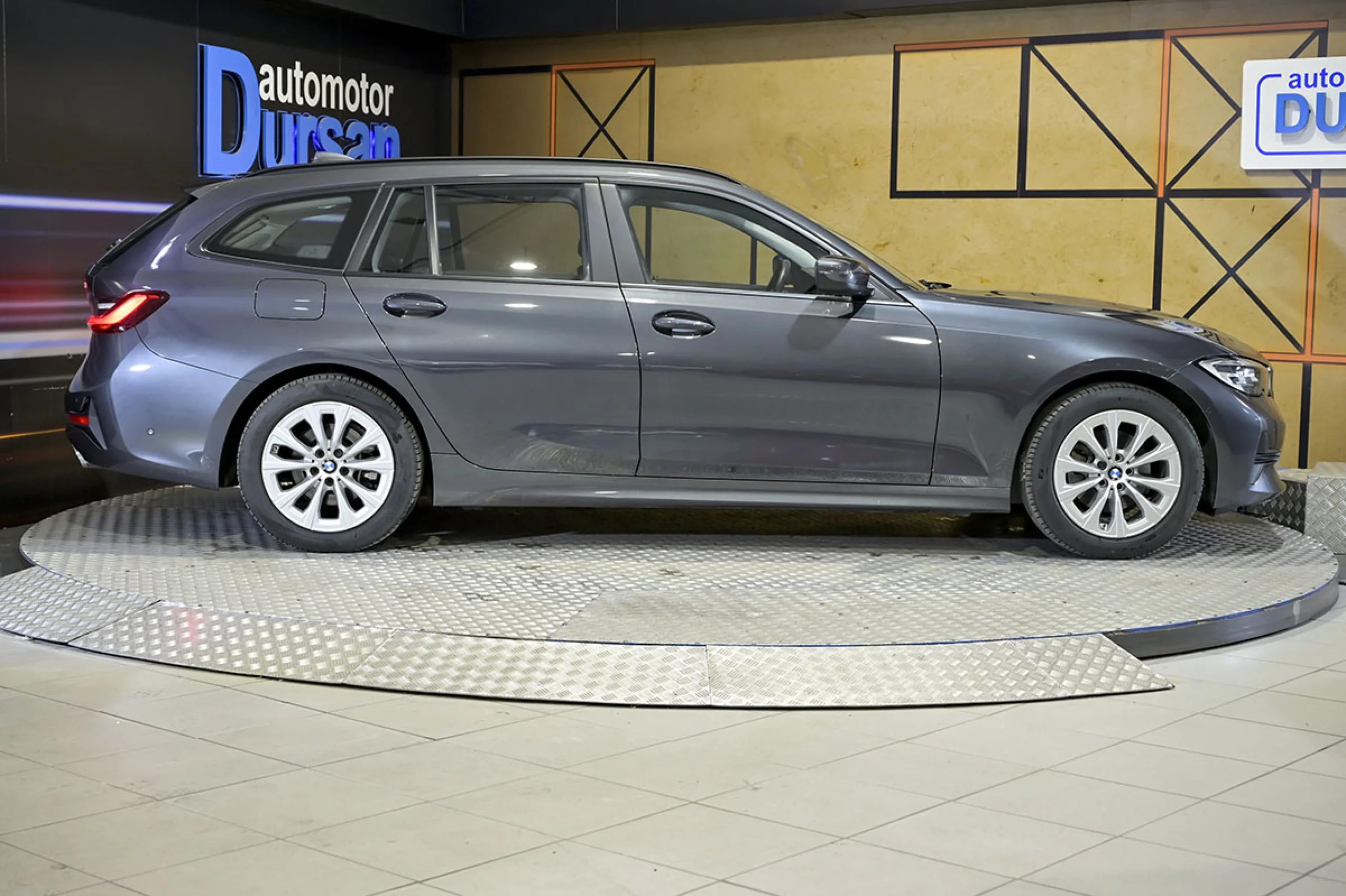 BMW 320 Serie 3 320d Auto.Touring - Foto 20