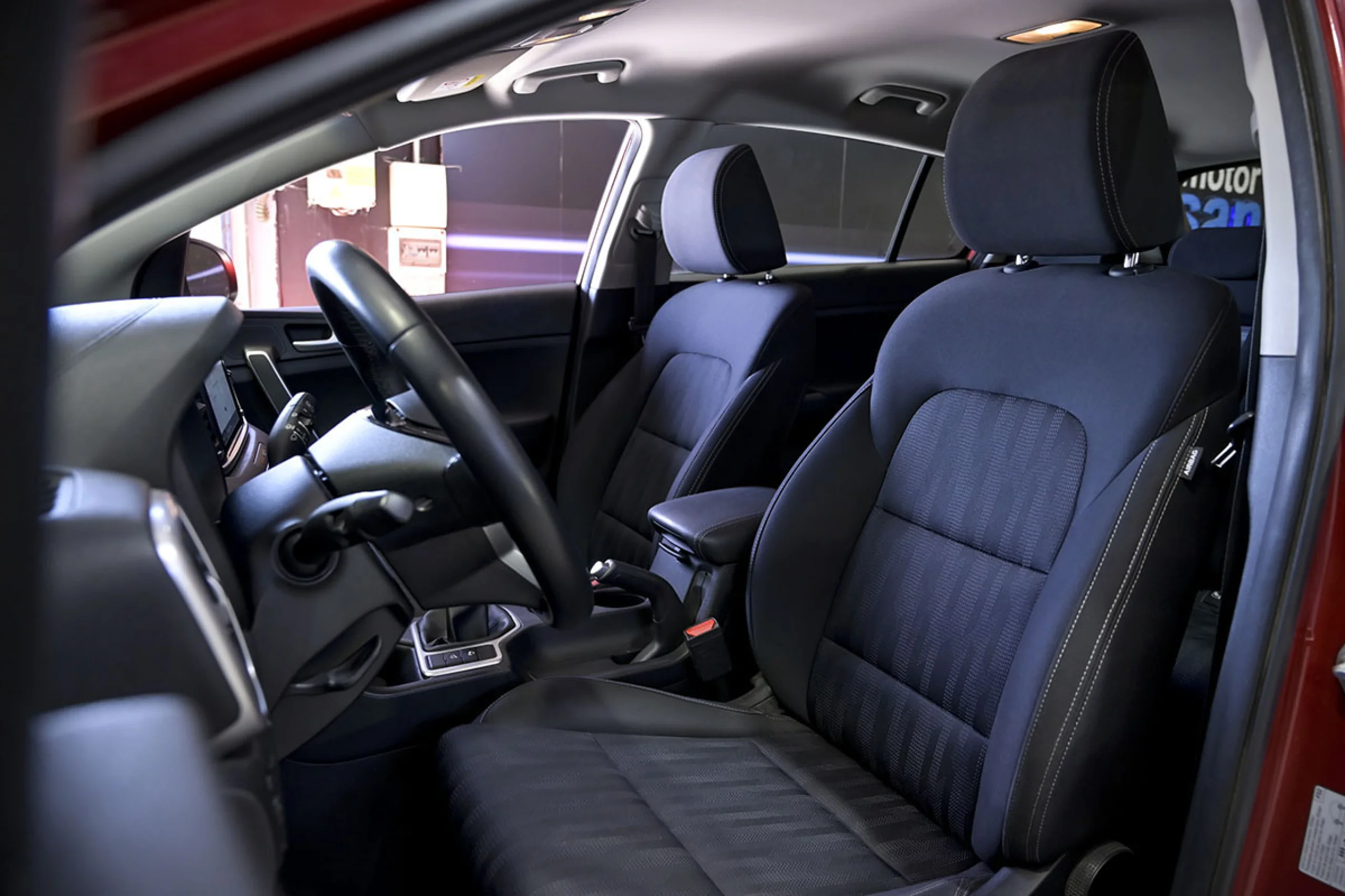 Kia Sportage 1.6 MHEV Business DCT 100kW 136CV 4X2 - Foto 30