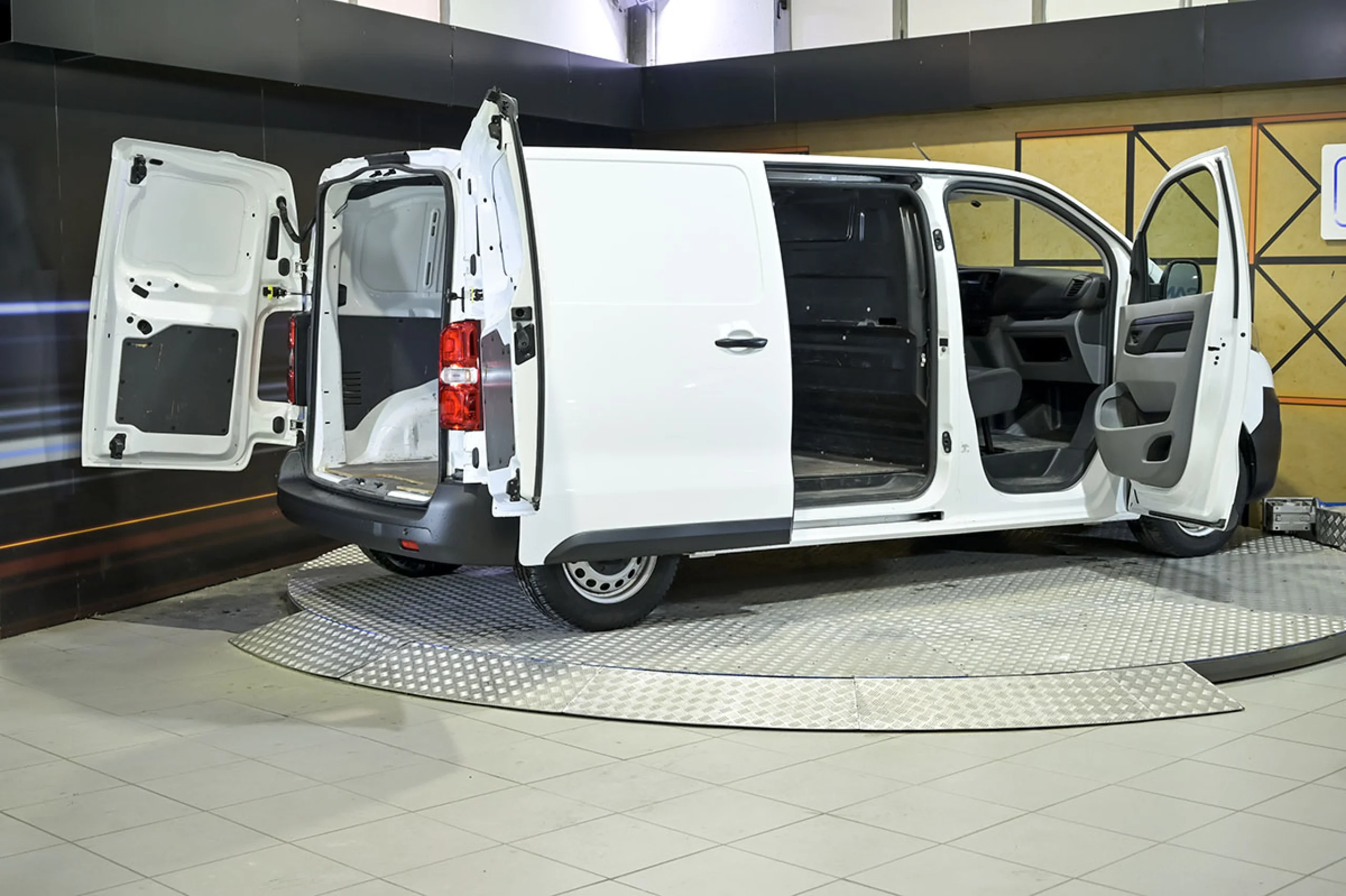 Peugeot Expert Furgon Pro 1.5 BlueHDi 120 SS Standard - Foto 16