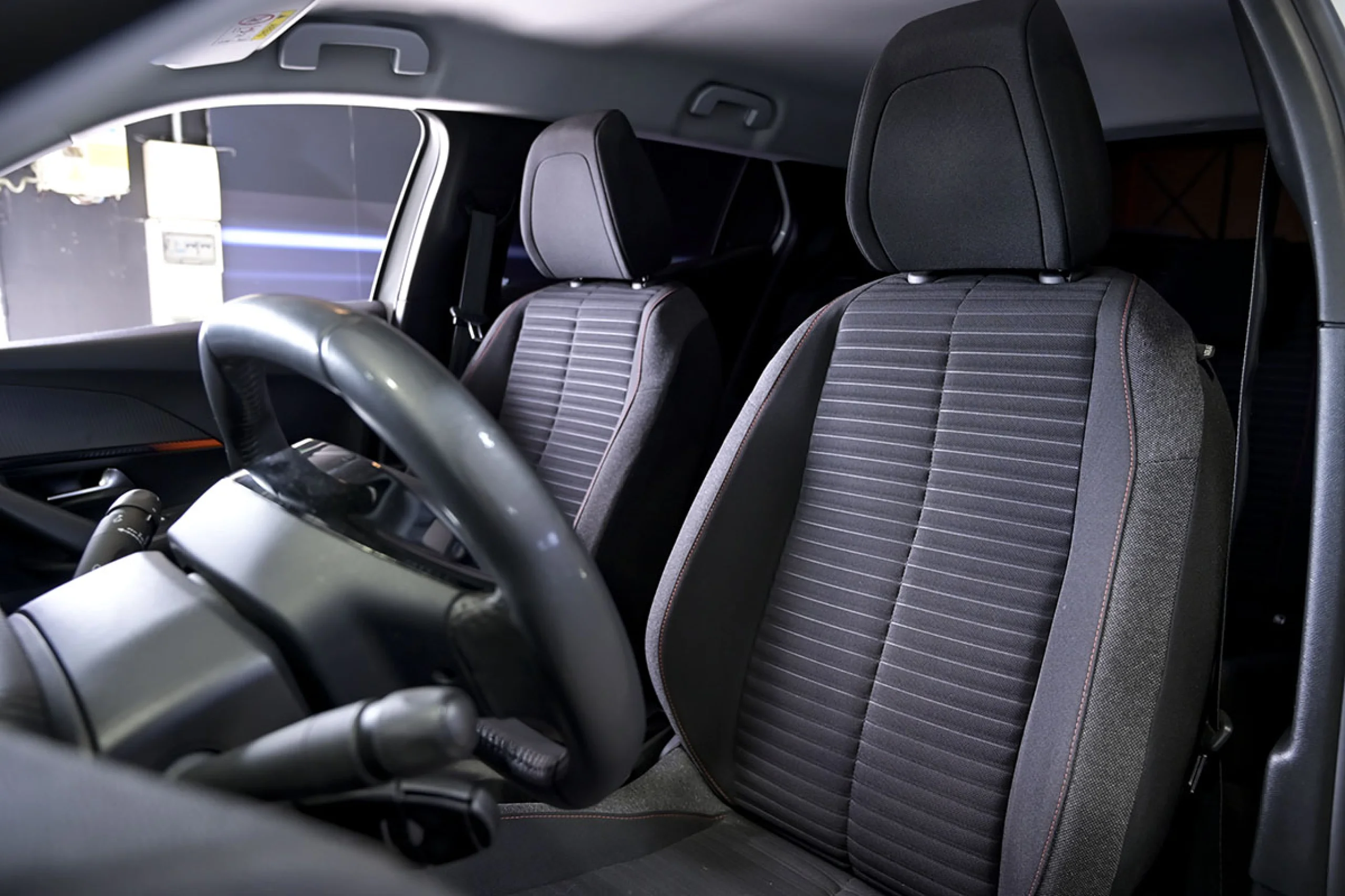 Peugeot 2008 Active BlueHDI 81kW 110CV - Foto 9