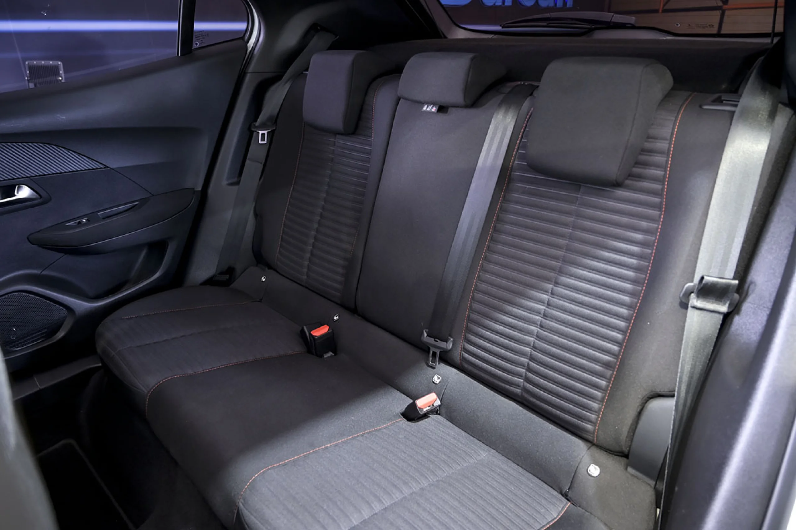 Peugeot 2008 Active BlueHDI 81kW 110CV - Foto 17