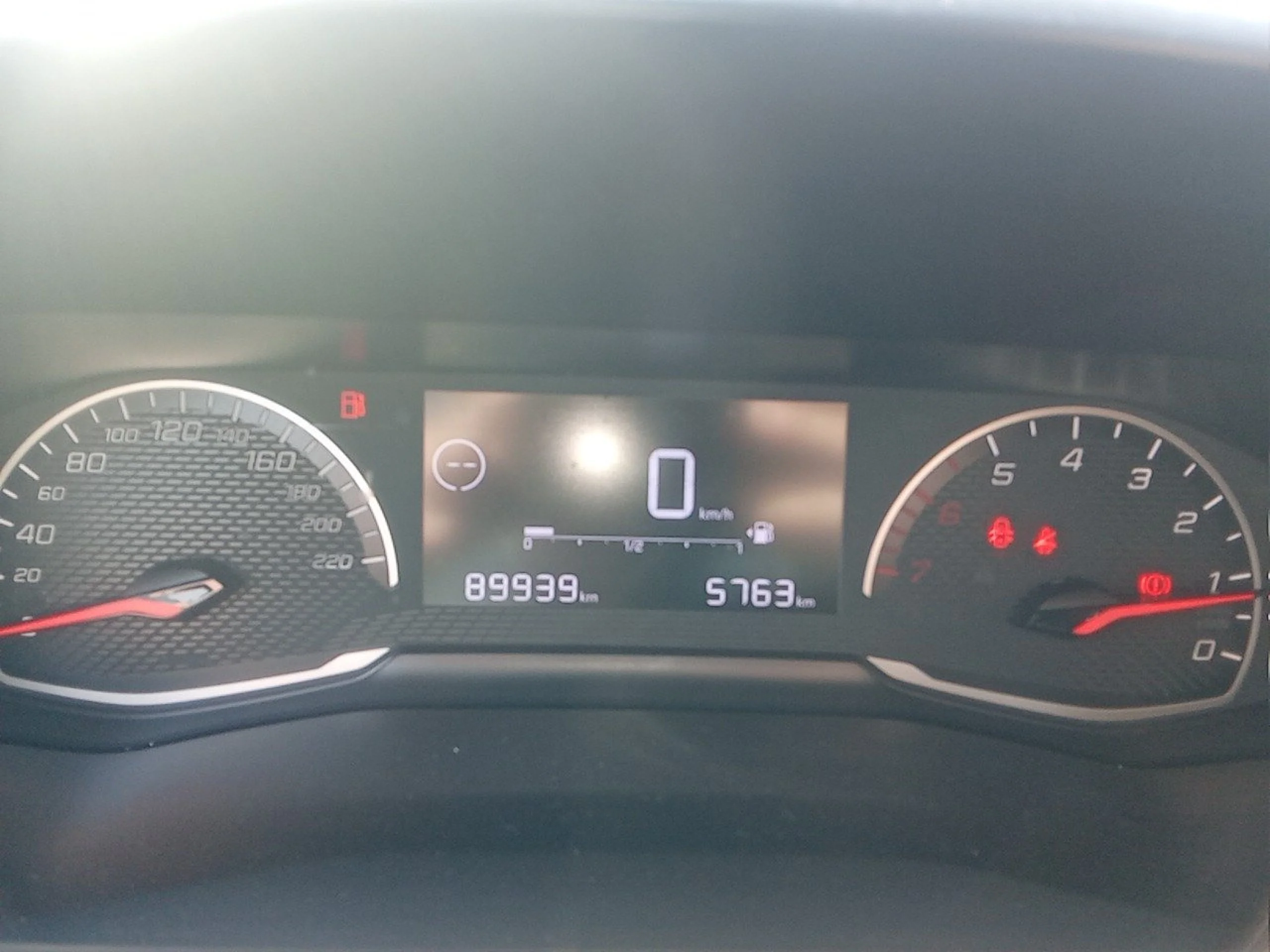 Peugeot 2008 Active BlueHDI 81kW (110CV) - Foto 8