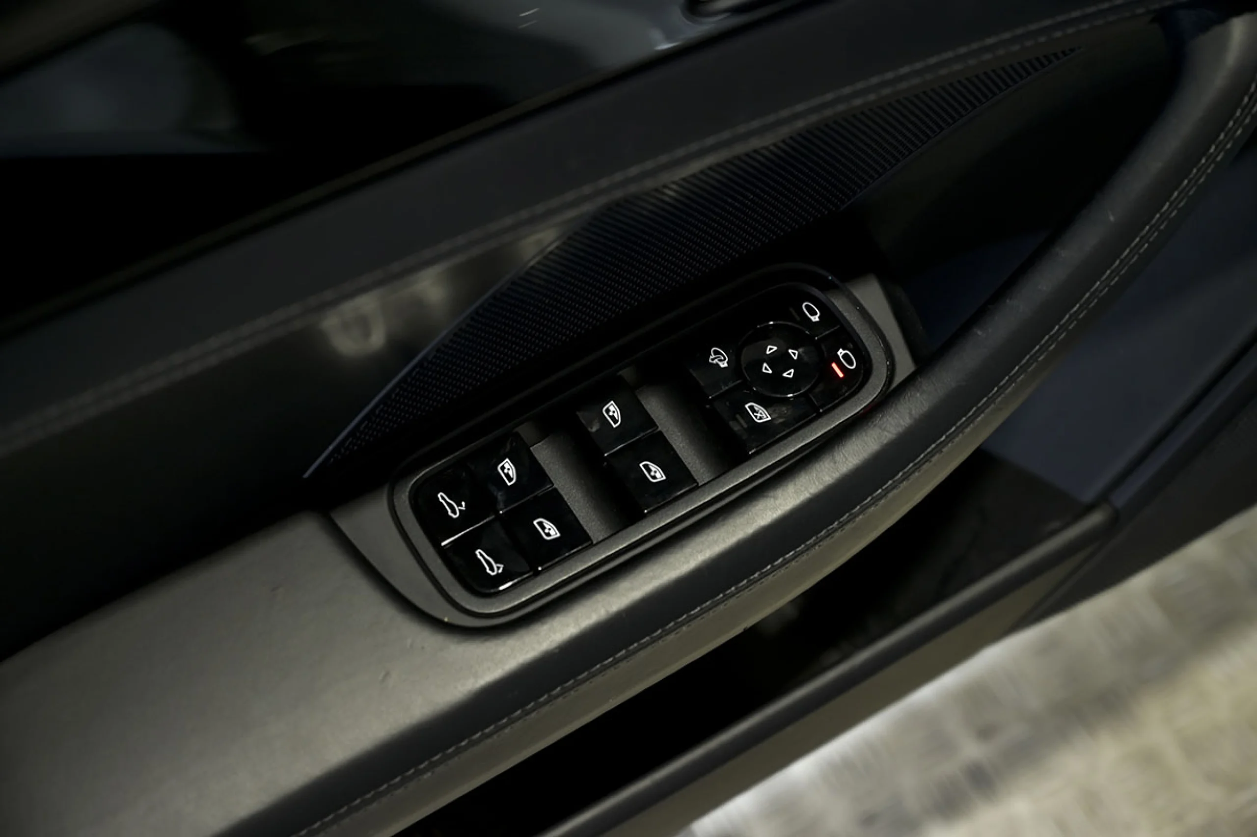 Porsche Panamera 4S - Foto 23