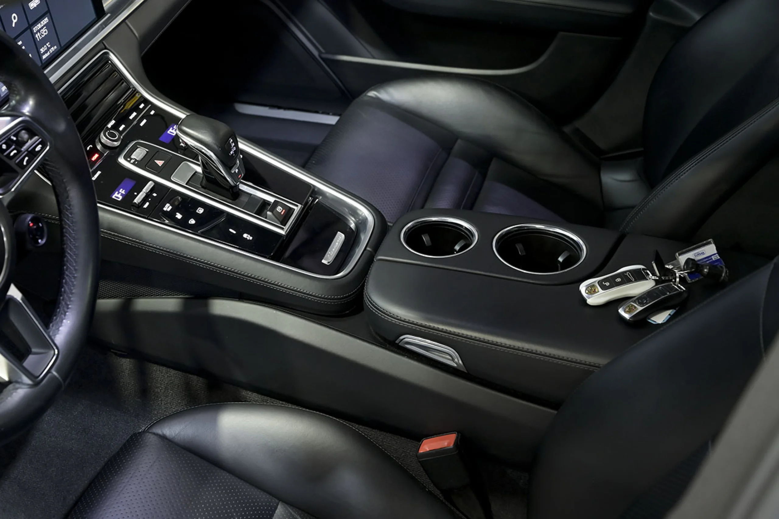 Porsche Panamera 4S - Foto 36