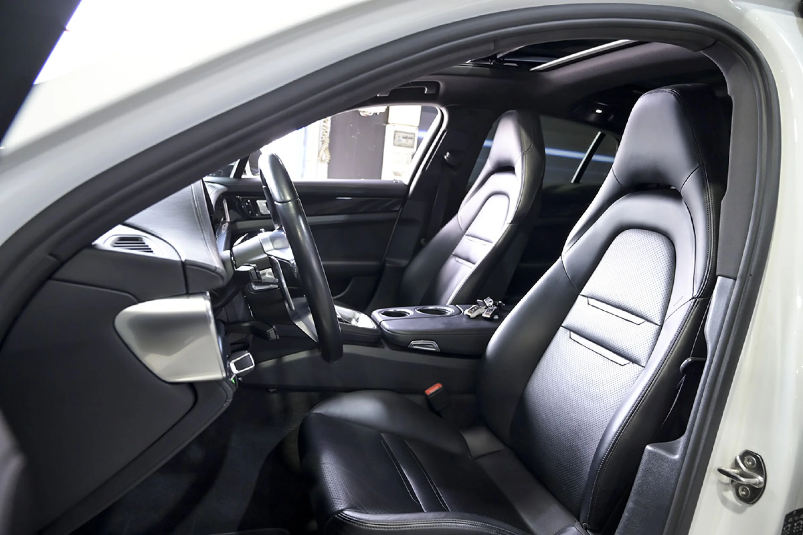 Porsche Panamera 4S - Foto 27