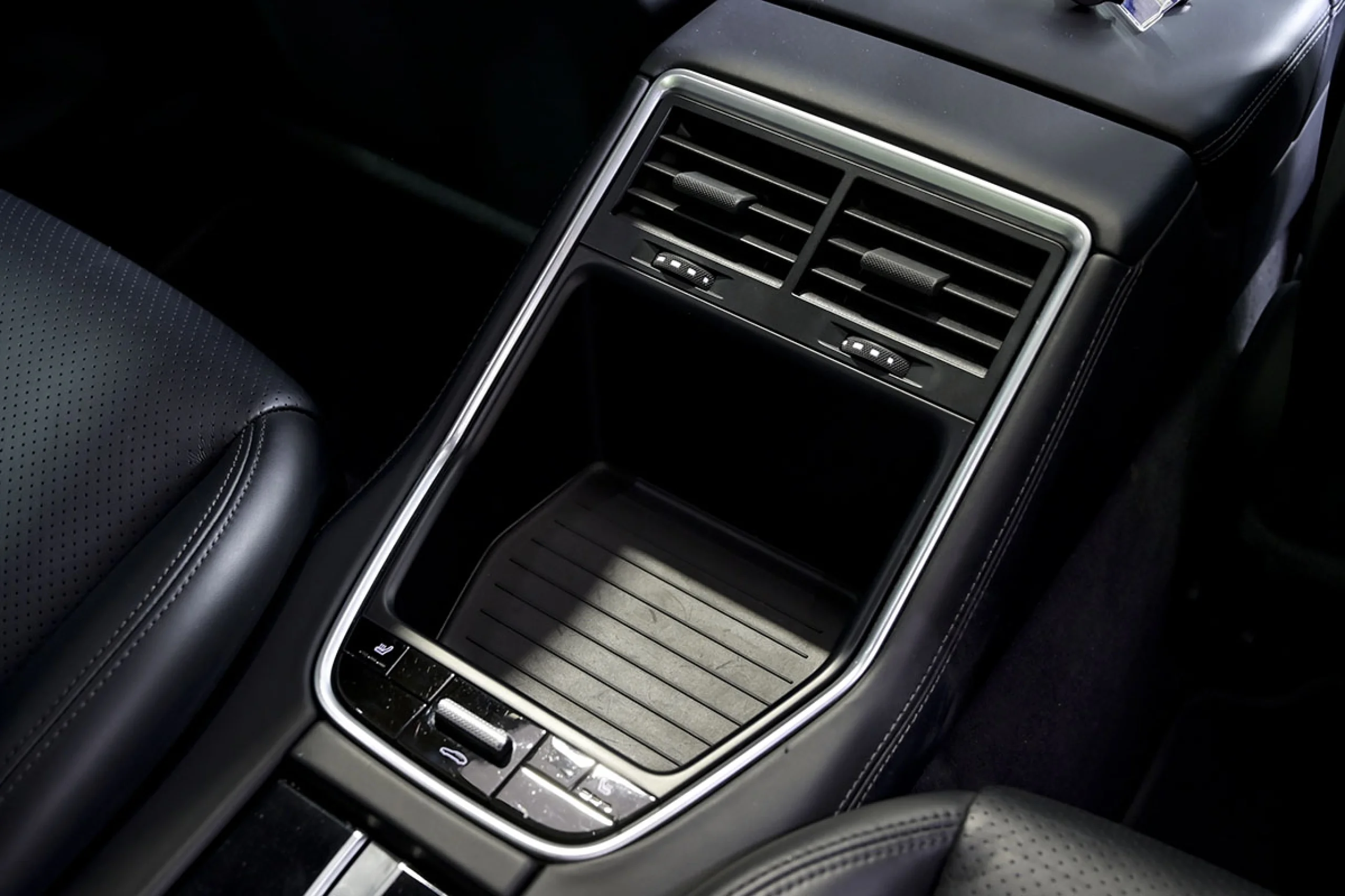 Porsche Panamera 4S - Foto 42