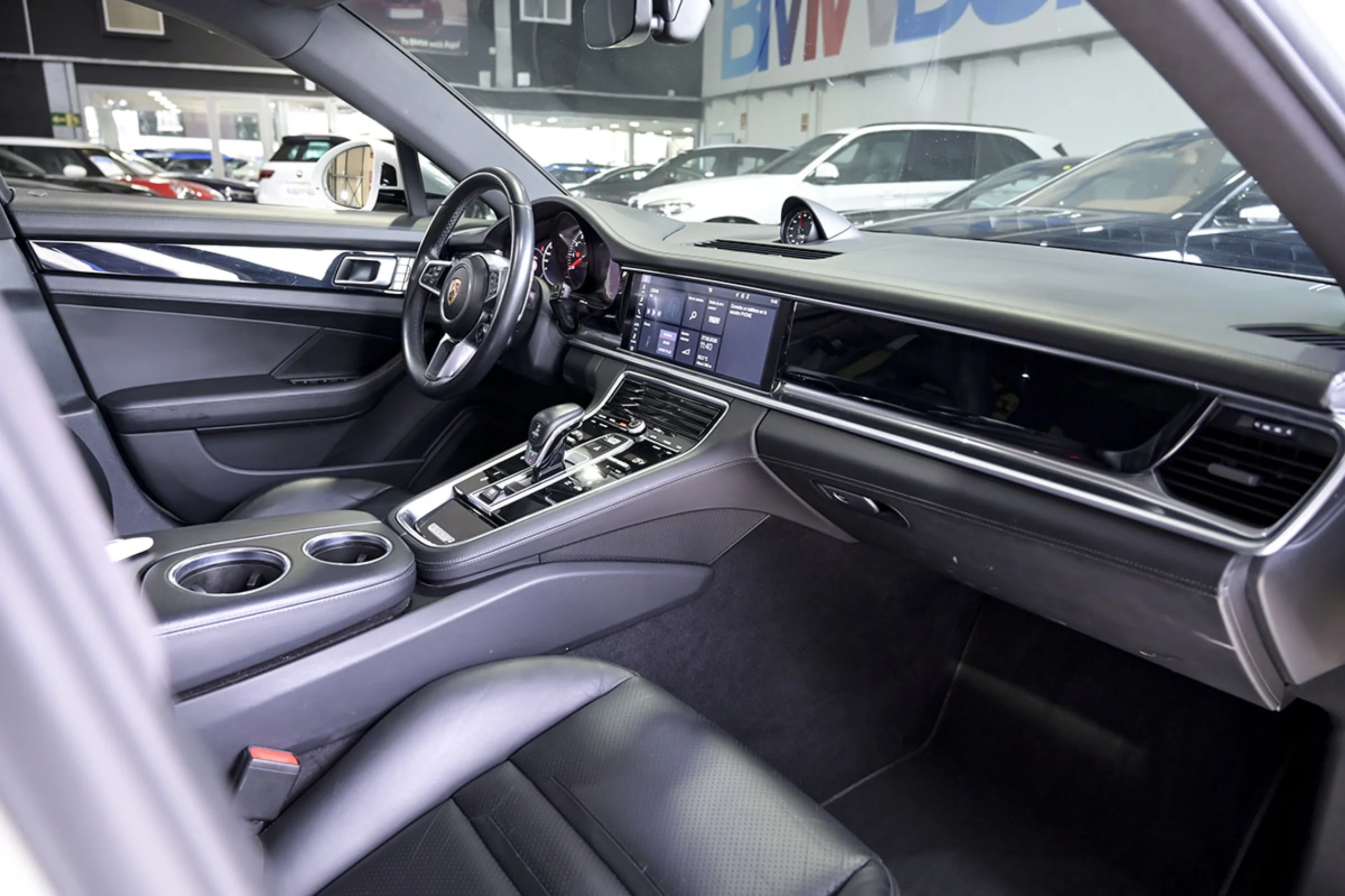 Porsche Panamera 4S - Foto 40