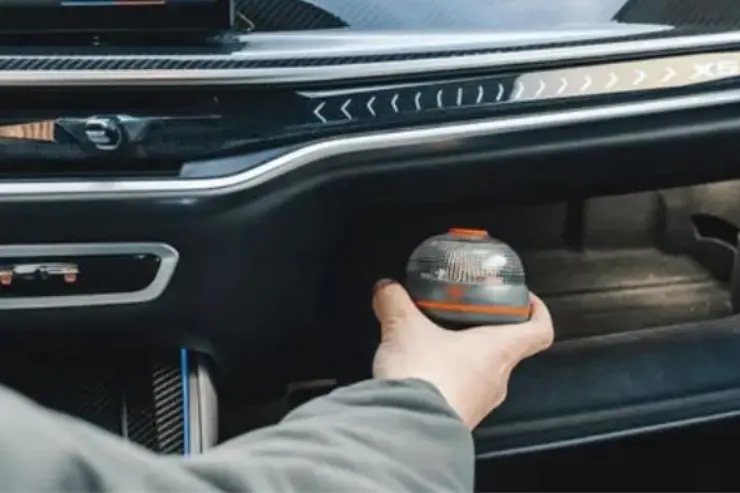 Sanción de 200 euros por no llevar la baliza V-16